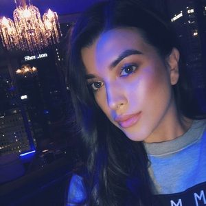 Meet your Posher, Cynthia